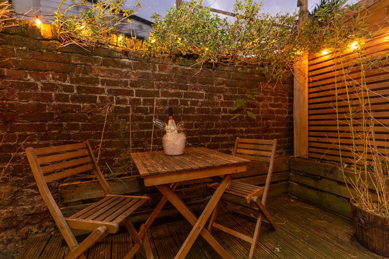 Stylish & Cosy Margate Escape With Hot Tub And Log Burner Dogs Welcome Zewnętrze zdjęcie